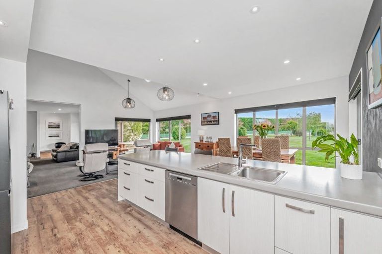 Photo of property in 39 Thorndon Close, Kirwee, Darfield, 7571