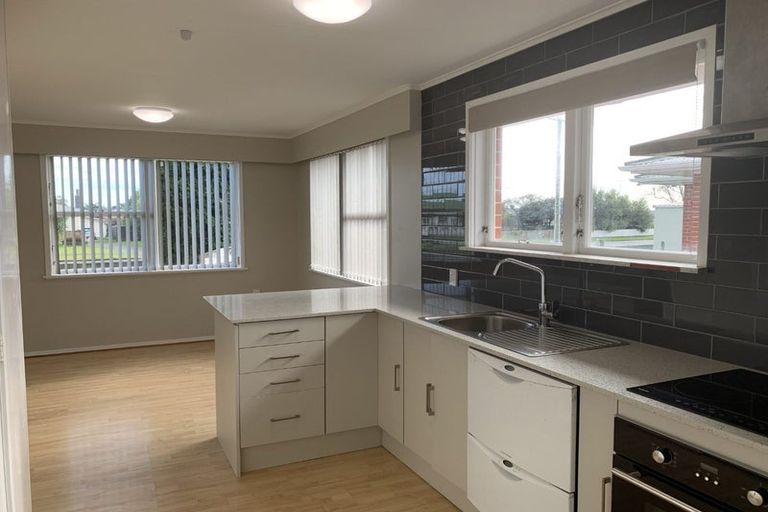 Photo of property in 12 Bartholomew Road, Levin, 5510