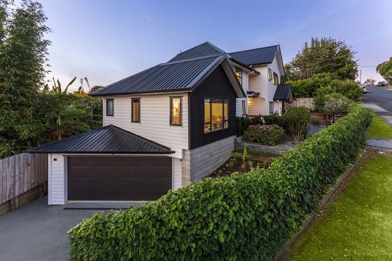 Photo of property in 29a Arrow Road, Forrest Hill, Auckland, 0620