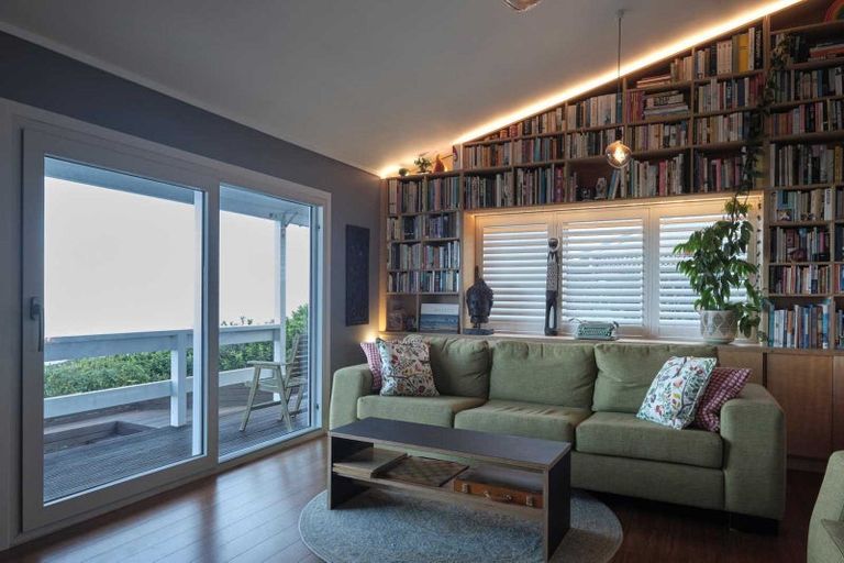 Photo of property in 2/7 Jasmine Grove, Maungaraki, Lower Hutt, 5010