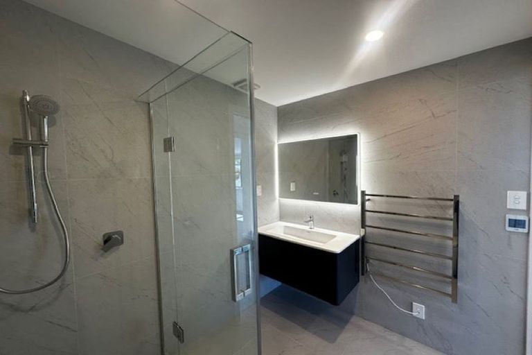 Photo of property in 35b Clyside Avenue, Half Moon Bay, Auckland, 2012