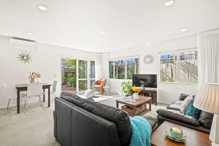 Photo of property in 1/46 Blakeborough Drive, Forrest Hill, Auckland, 0620