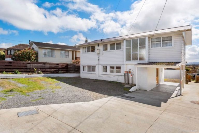 Photo of property in 22 Royal Road, Massey, Auckland, 0614