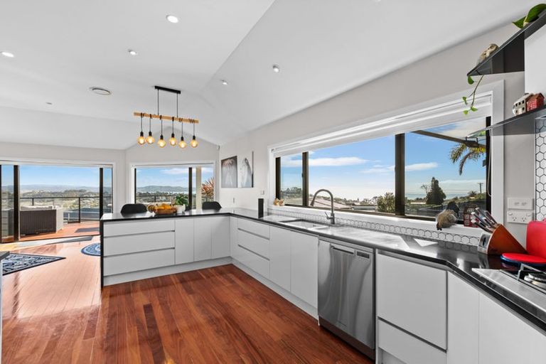 Photo of property in 5 Ti Tree Lane, Stanmore Bay, Whangaparaoa, 0932