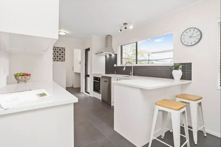 Photo of property in 2/303a Great North Road, Henderson, Auckland, 0612