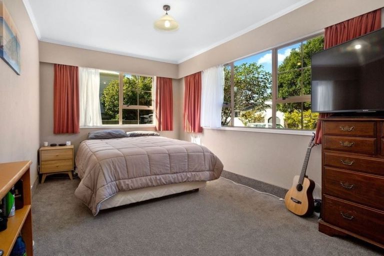 Photo of property in 17 Balliol Drive, Tawa, Wellington, 5028