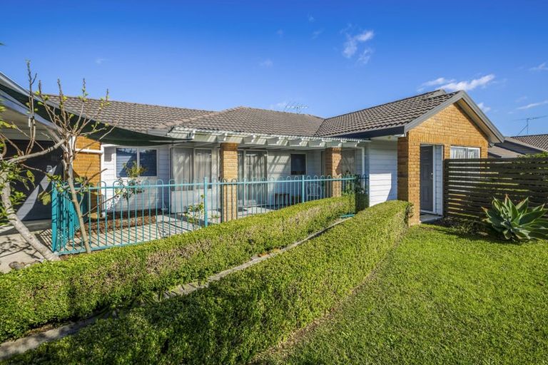 Photo of property in 6a Sheriff Place, Randwick Park, Auckland, 2105