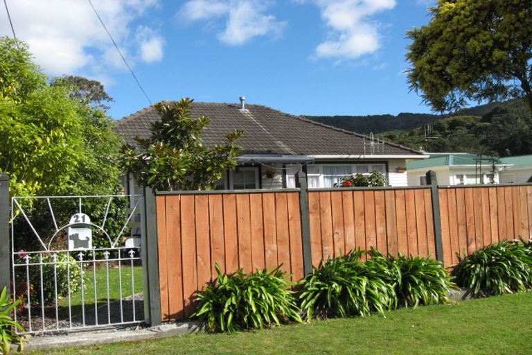 Photo of property in 2/21 Faulke Avenue, Wainuiomata, Lower Hutt, 5014