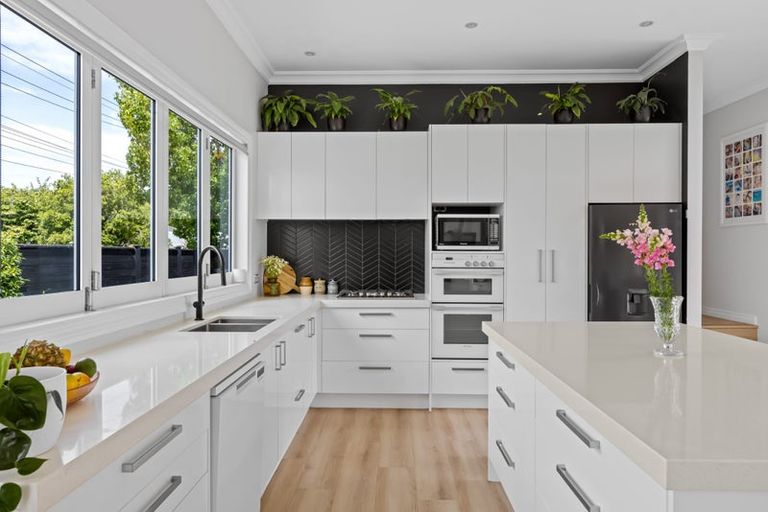 Photo of property in 70 Glenvar Road, Torbay, Auckland, 0630