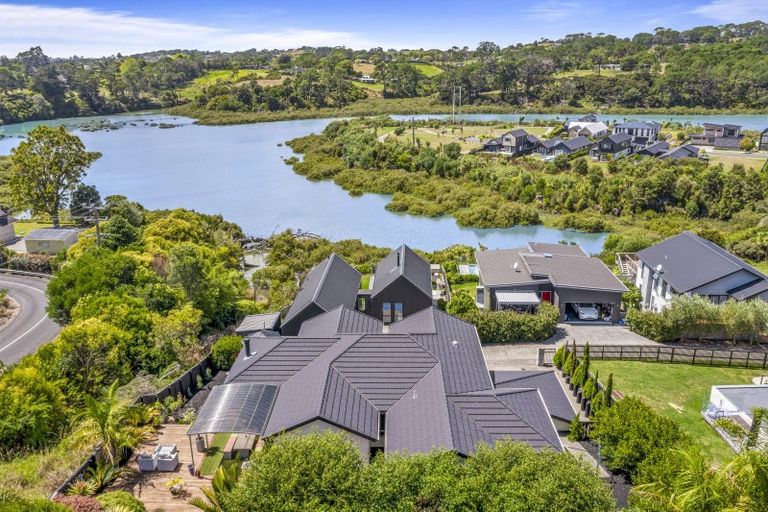 Photo of property in 9 Tauwaka Crescent, Riverhead, 0820