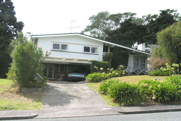 Photo of property in 4 Arrow Road, Forrest Hill, Auckland, 0620