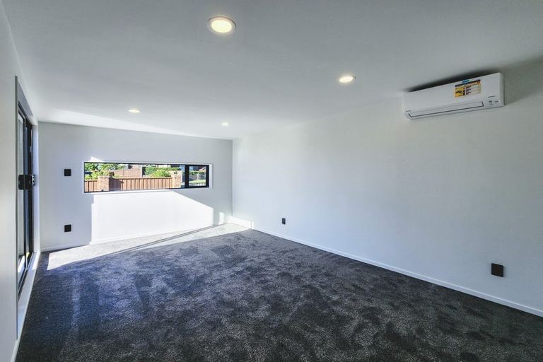 Photo of property in 2a Embling Place, Eastern Beach, Auckland, 2012