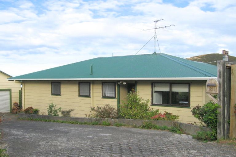 Photo of property in 21 Frobisher Street, Island Bay, Wellington, 6023