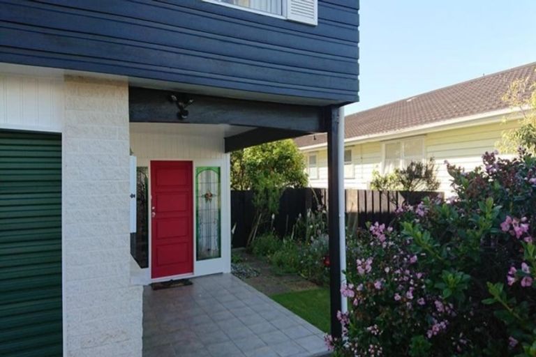 Photo of property in 8 Lauderdale Road, Papakowhai, Porirua, 5024
