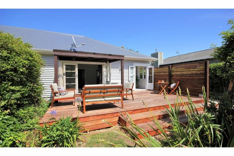 Photo of property in 22 Wilsons Road, Saint Martins, Christchurch, 8022