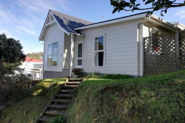 Photo of property in 136 Tasman Street, Mount Cook, Wellington, 6021