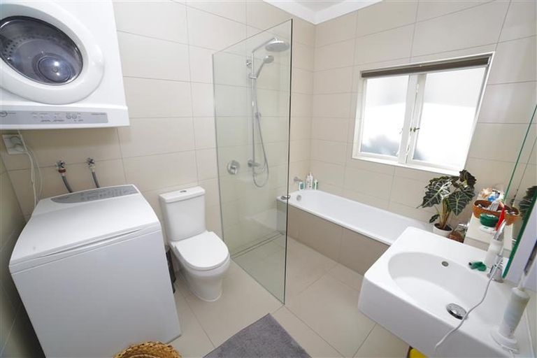 Photo of property in 42 Tui Street, Point Chevalier, Auckland, 1022