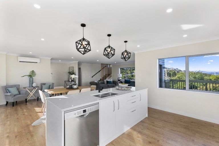 Photo of property in 4 Poto Road, Normandale, Lower Hutt, 5010
