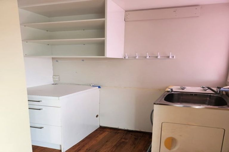 Photo of property in 144 Forrest Hill Road, Forrest Hill, Auckland, 0620