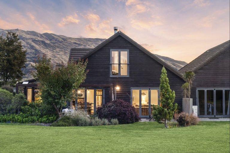 Photo of property in Heritage Village, 7 Villa Lane, Wanaka, 9382