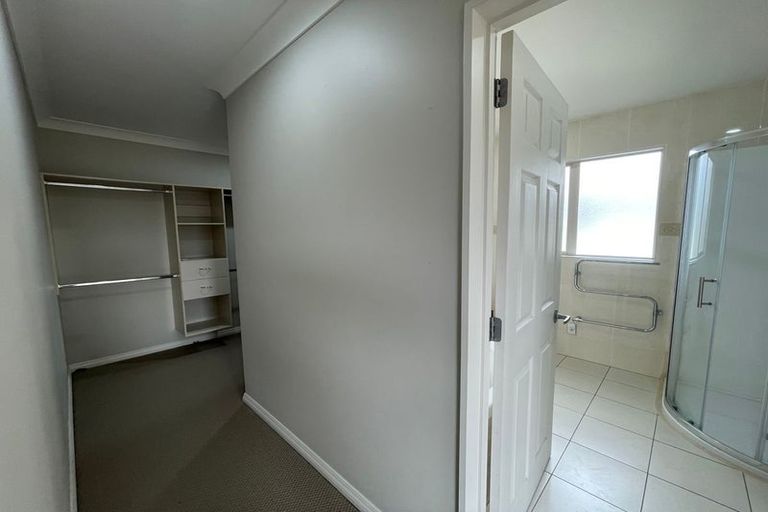 Photo of property in 32 Kaseng Place, East Tamaki Heights, Auckland, 2016