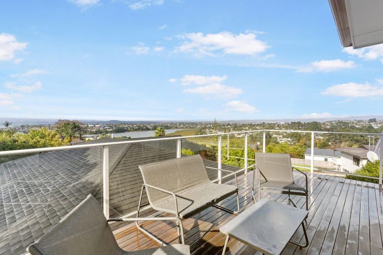 Photo of property in 4 Worthington Place, West Harbour, Auckland, 0618