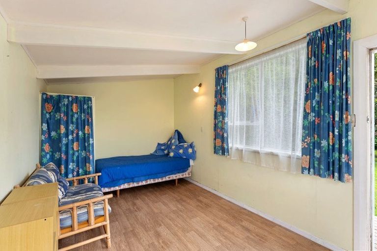 Photo of property in 16 Hughes Street, Waikanae Beach, Waikanae, 5036