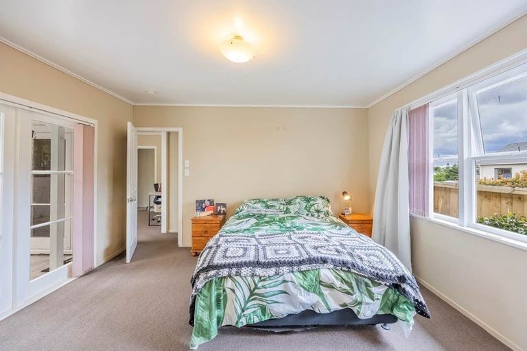 Photo of property in 6 William Souter Street, Forrest Hill, Auckland, 0620