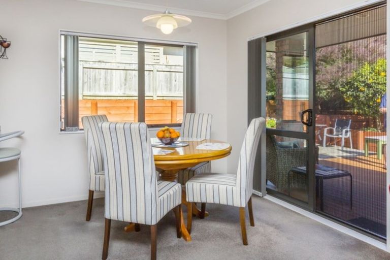 Photo of property in 5 Beaufort Close, Kingsley Heights, Upper Hutt, 5018