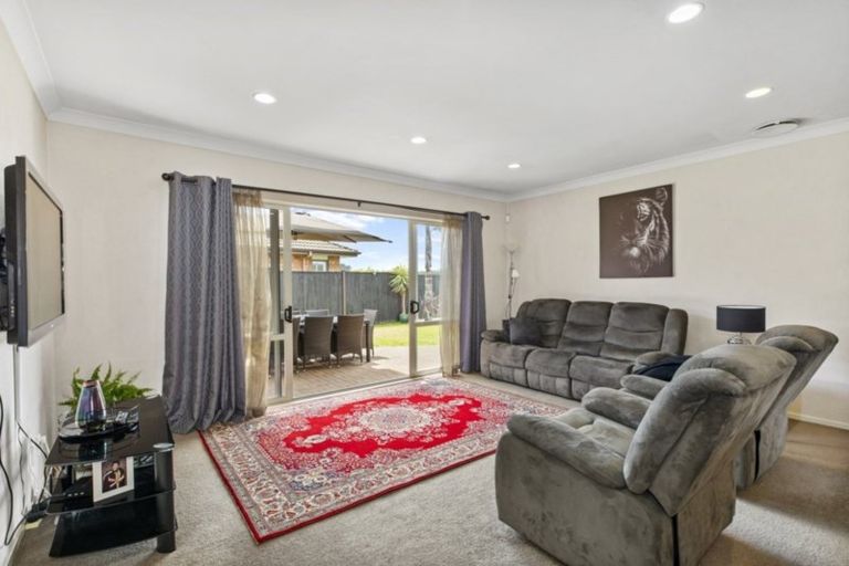 Photo of property in 34 Stranraer Crescent, Wattle Downs, Auckland, 2103