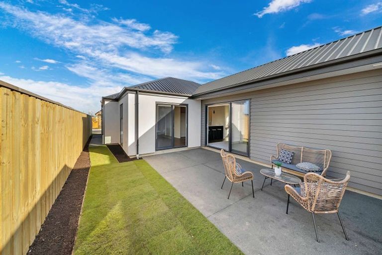 Photo of property in 21 Ellmers Street, Woodend, 7691