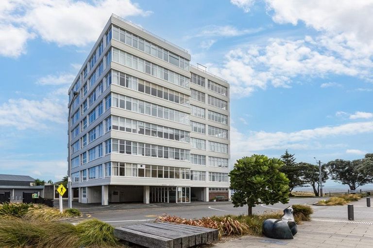 Photo of property in Rona House, 33 Rimu Street, Eastbourne, Lower Hutt, 5013