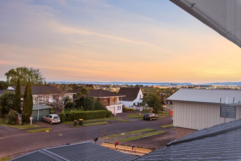 Photo of property in 24 Deodar Place, Totara Heights, Auckland, 2105