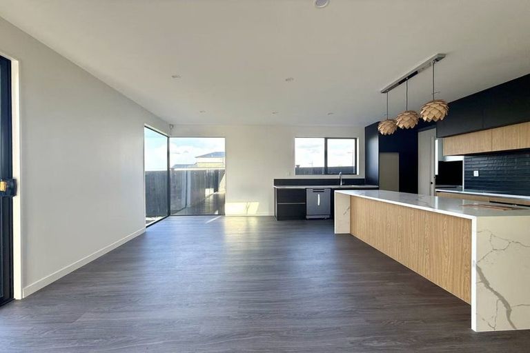 Photo of property in 43 Evergreen Parade, Rosehill, Papakura, 2113