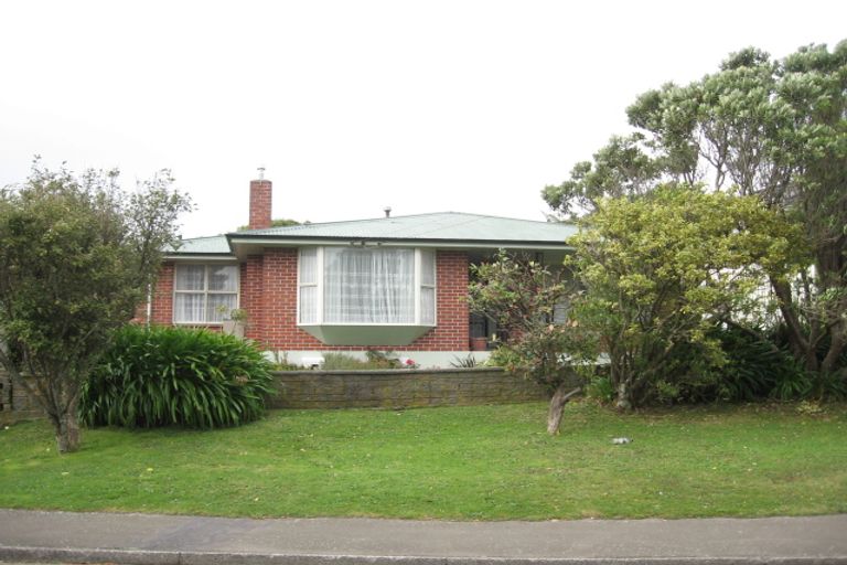 Photo of property in 12 Robert Street, Newlands, Wellington, 6037