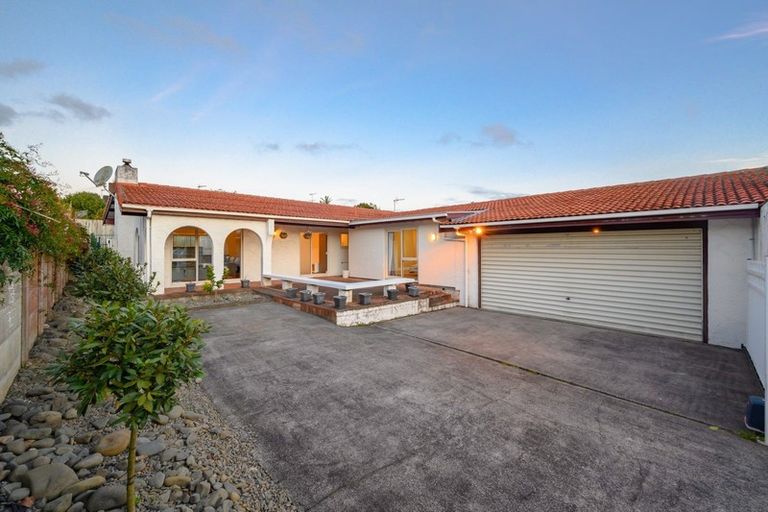 Photo of property in 120 Prince Regent Drive, Half Moon Bay, Auckland, 2012
