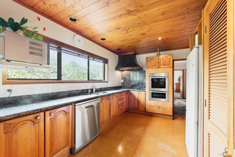 Photo of property in 22 Godley Road, Green Bay, Auckland, 0604