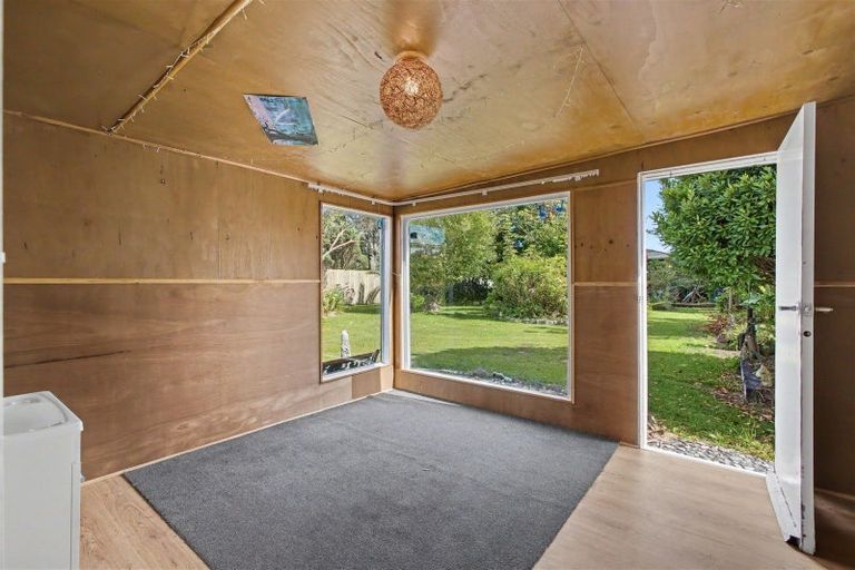 Photo of property in 47 Lyndhurst Street, Westport, 7825