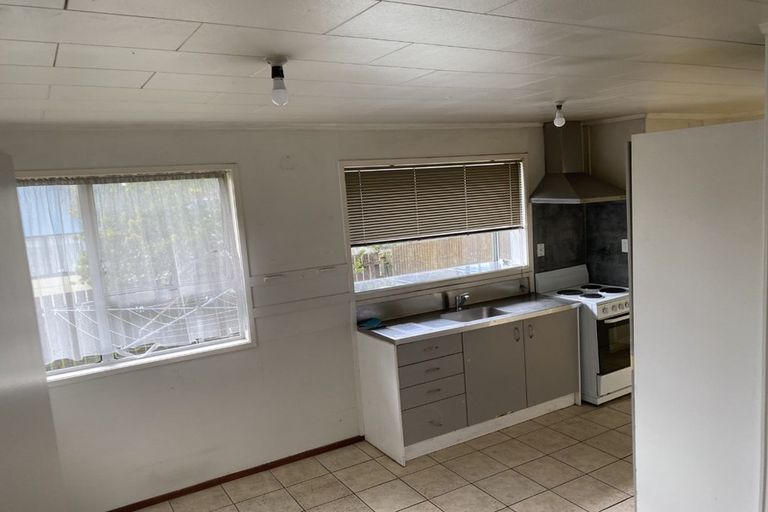 Photo of property in 2/30 Heathberry Close, Papatoetoe, Auckland, 2025