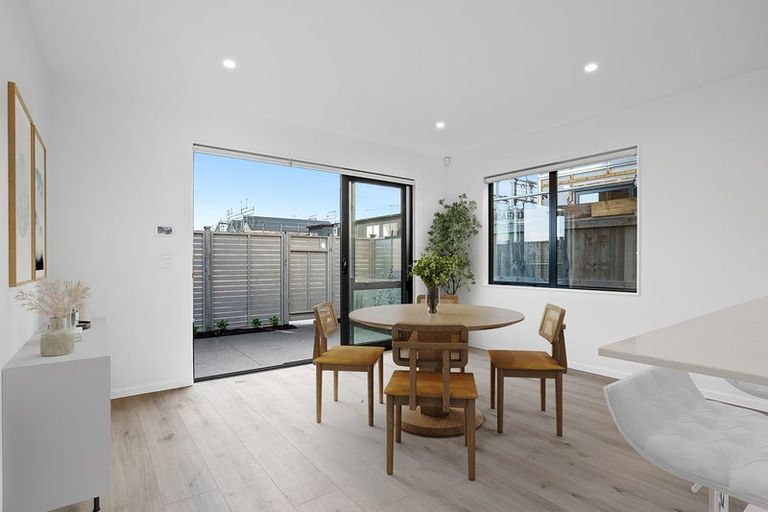 Photo of property in 22 Park Green Avenue, Rosehill, Papakura, 2113