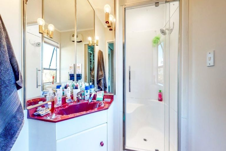 Photo of property in 3 Gaff Place, Whitby, Porirua, 5024