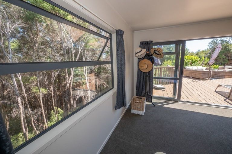 Photo of property in 97 Stratford Drive, Cable Bay, 0420