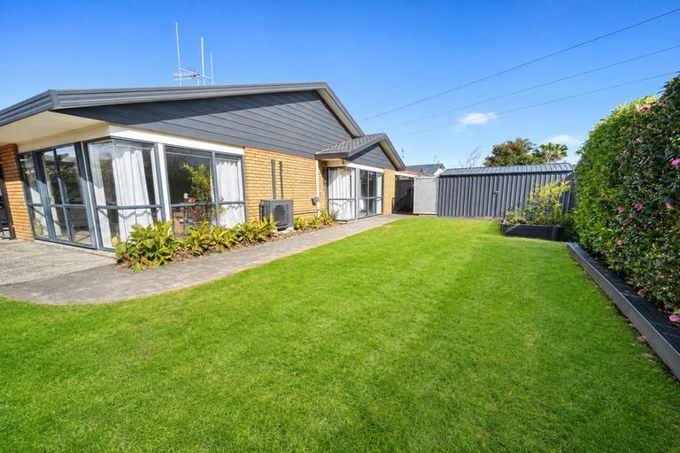 Photo of property in 17 Bayfair Drive, Mount Maunganui, 3116