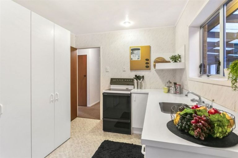 Photo of property in 3/5 Tobruk Crescent, Milford, Auckland, 0620