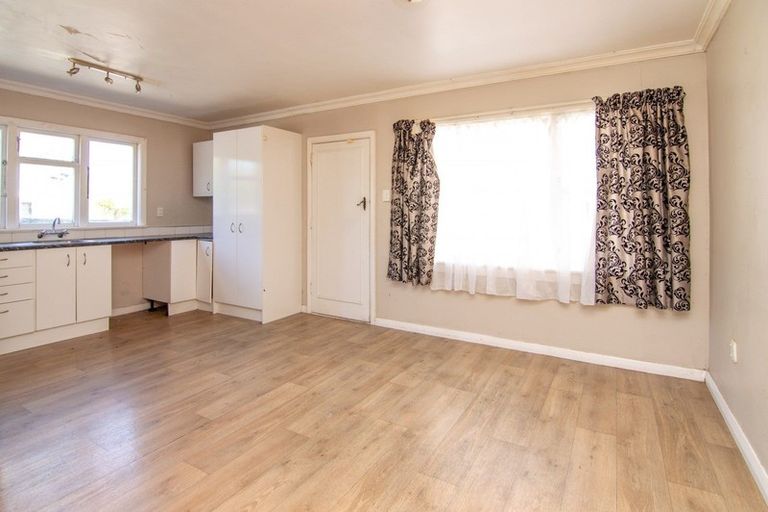 Photo of property in 10 Pahiatua Street, Hokowhitu, Palmerston North, 4410