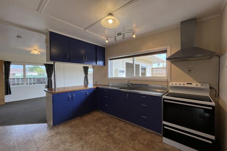 Photo of property in 1 Truby King Street, Merrilands, New Plymouth, 4312