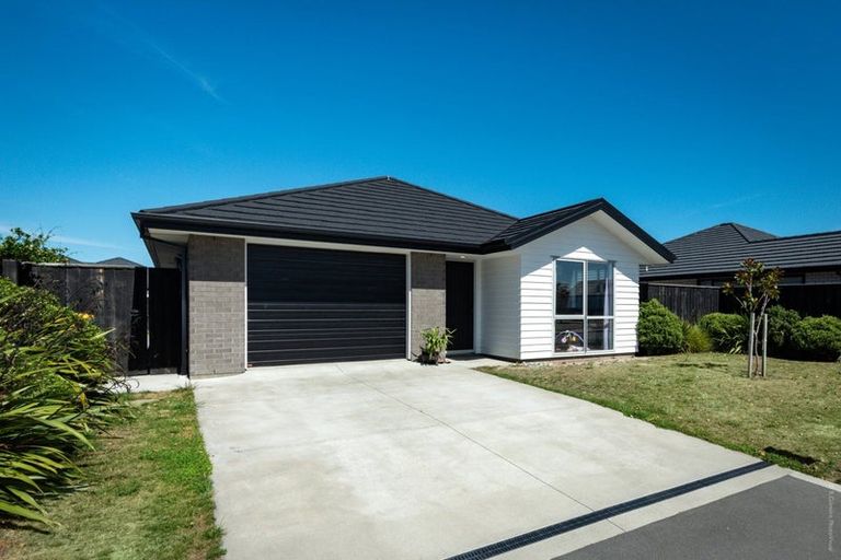 Photo of property in 18 Northmoor Boulevard, Rolleston, 7615