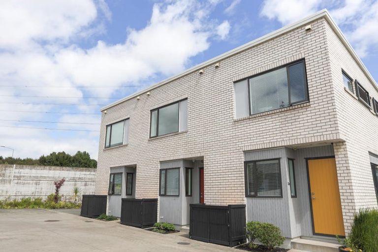 Photo of property in 12b Titoki Street, Te Atatu Peninsula, Auckland, 0610