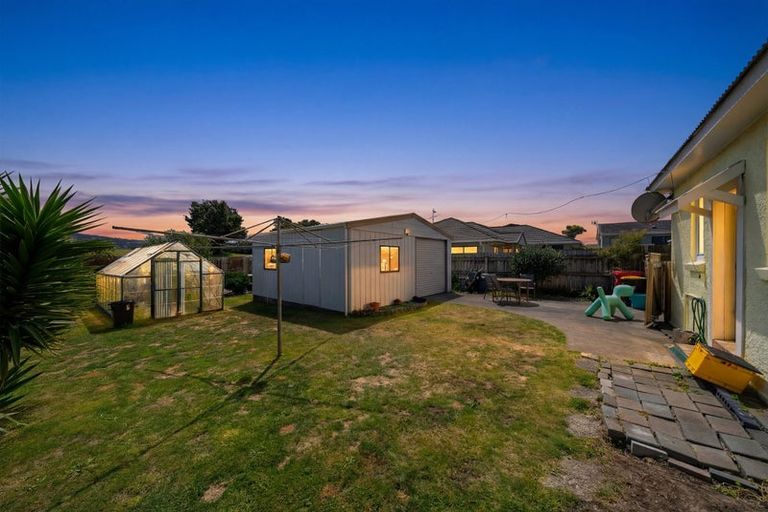 Photo of property in 18 Monorgan Road, Strathmore Park, Wellington, 6022