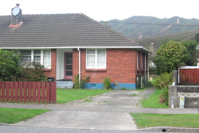 Photo of property in 214 Cambridge Terrace, Naenae, Lower Hutt, 5011